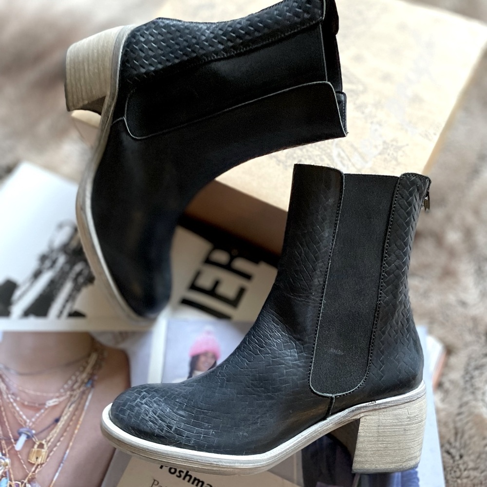Free People Essential Chelsea Boots - Picture 3 of 15